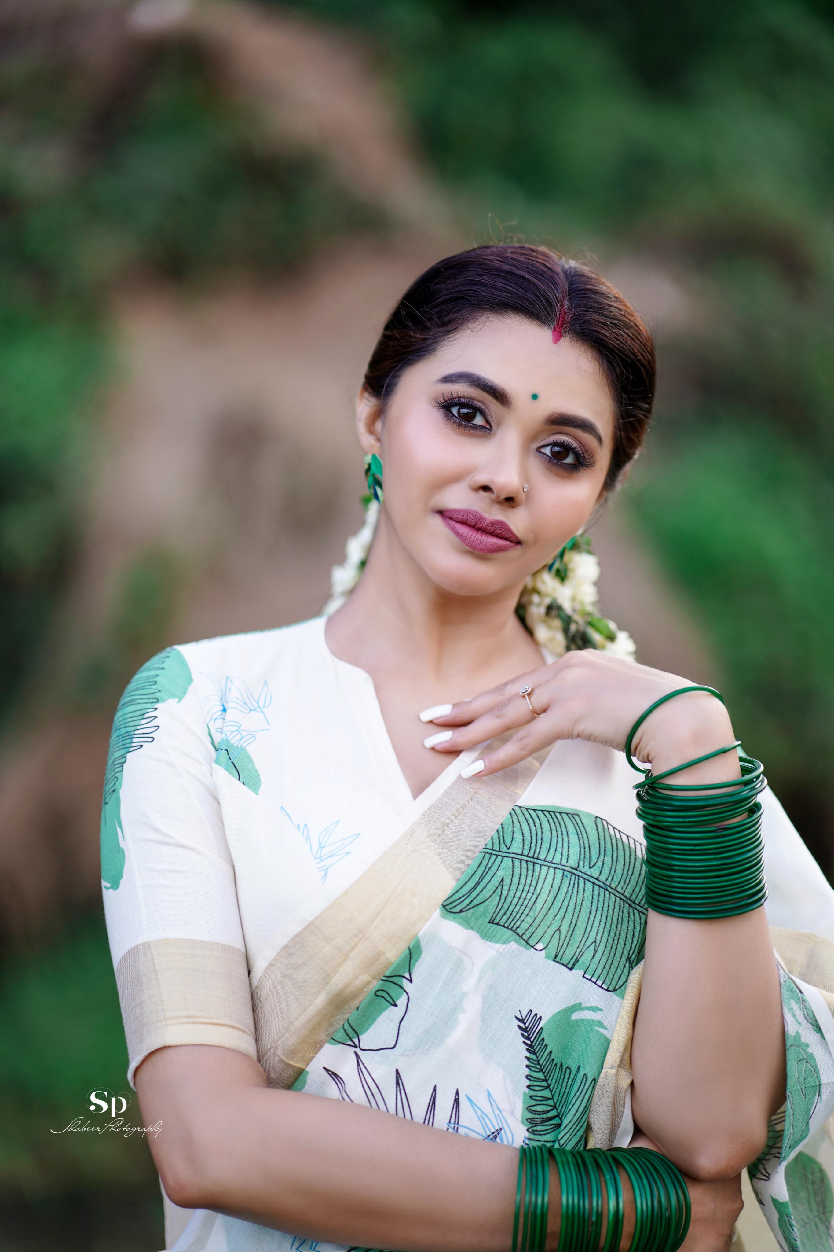 Womens Green Leaf Onam Special saree