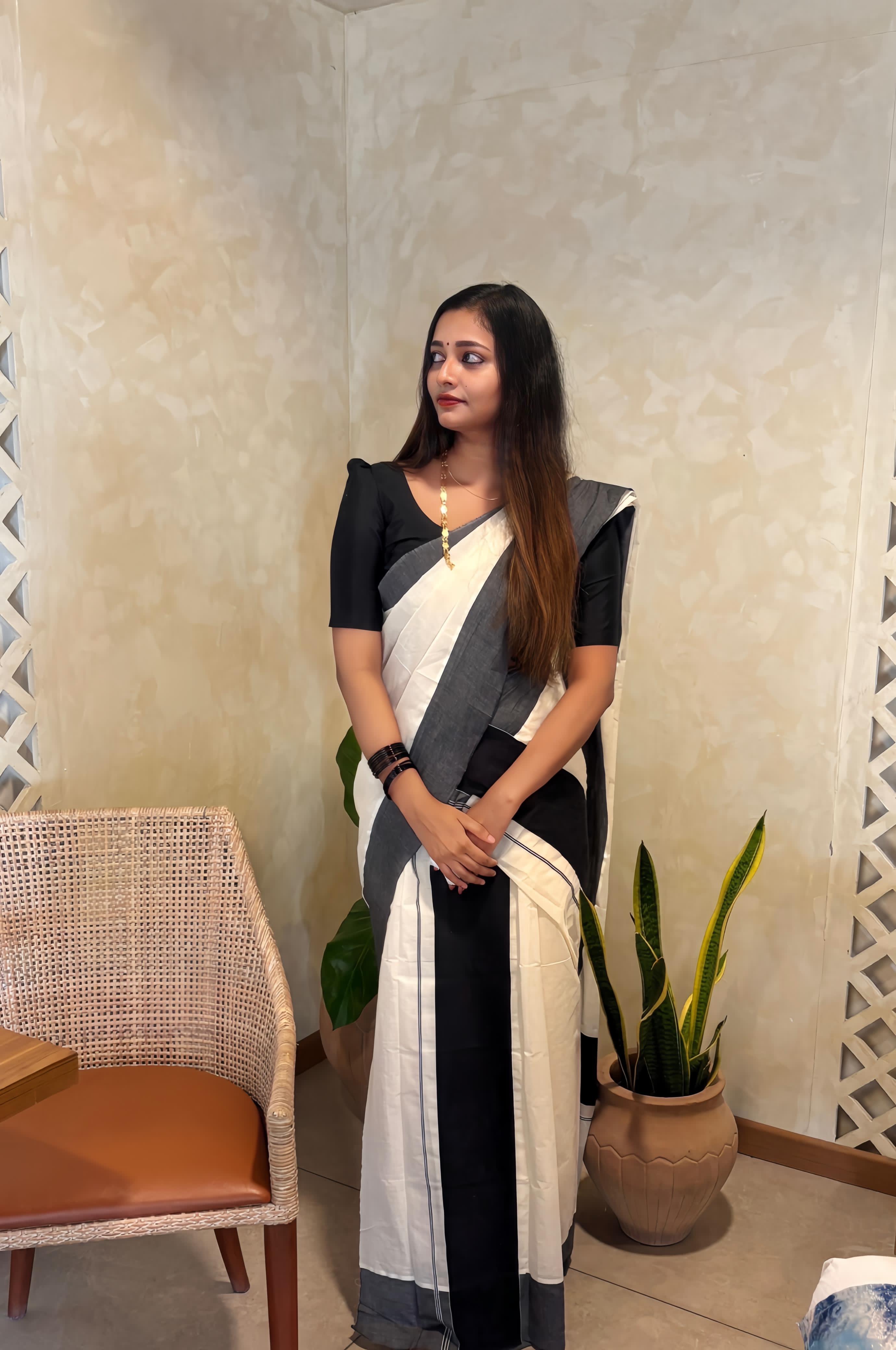 Womens Black Kara Set Mundu