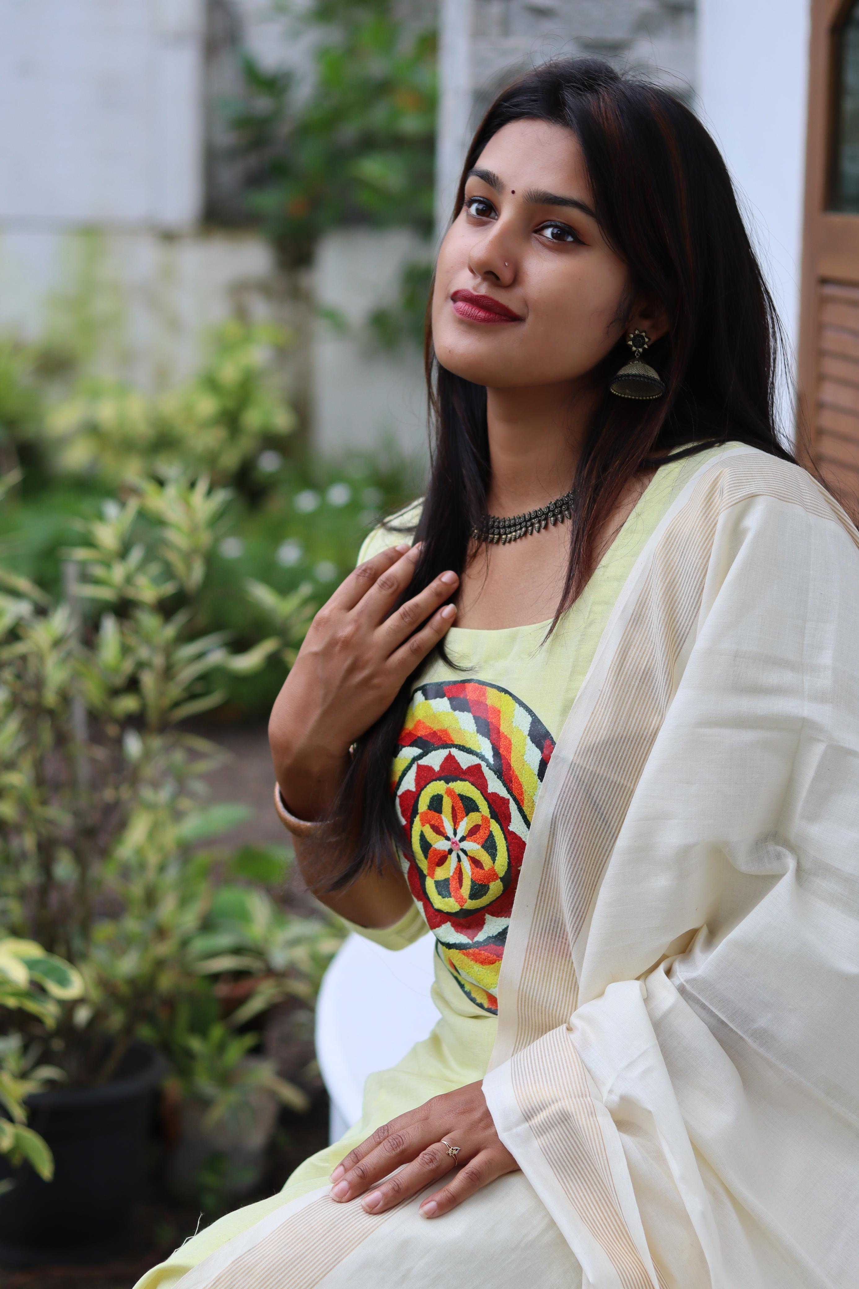 Womens Athapookalam Golden Tissue Chudi Full Set Material